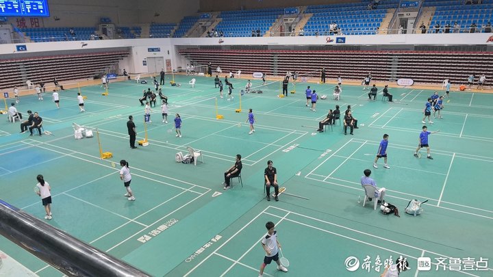 青岛市第六, 少年组羽毛, 成绩