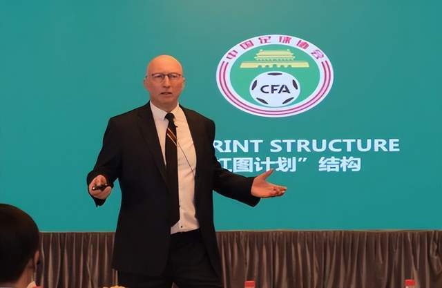 克里斯是混, 教练之外 克里斯是混, 教练之外